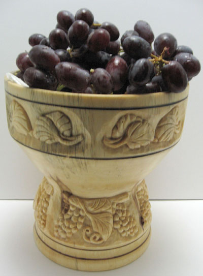 Grape Bowl - 18 wide x 19 cm high (7 x 7.5 inches)