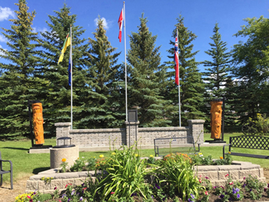 Spruce Carving Balcarres Mother Canada - War Memorial in Balcarres